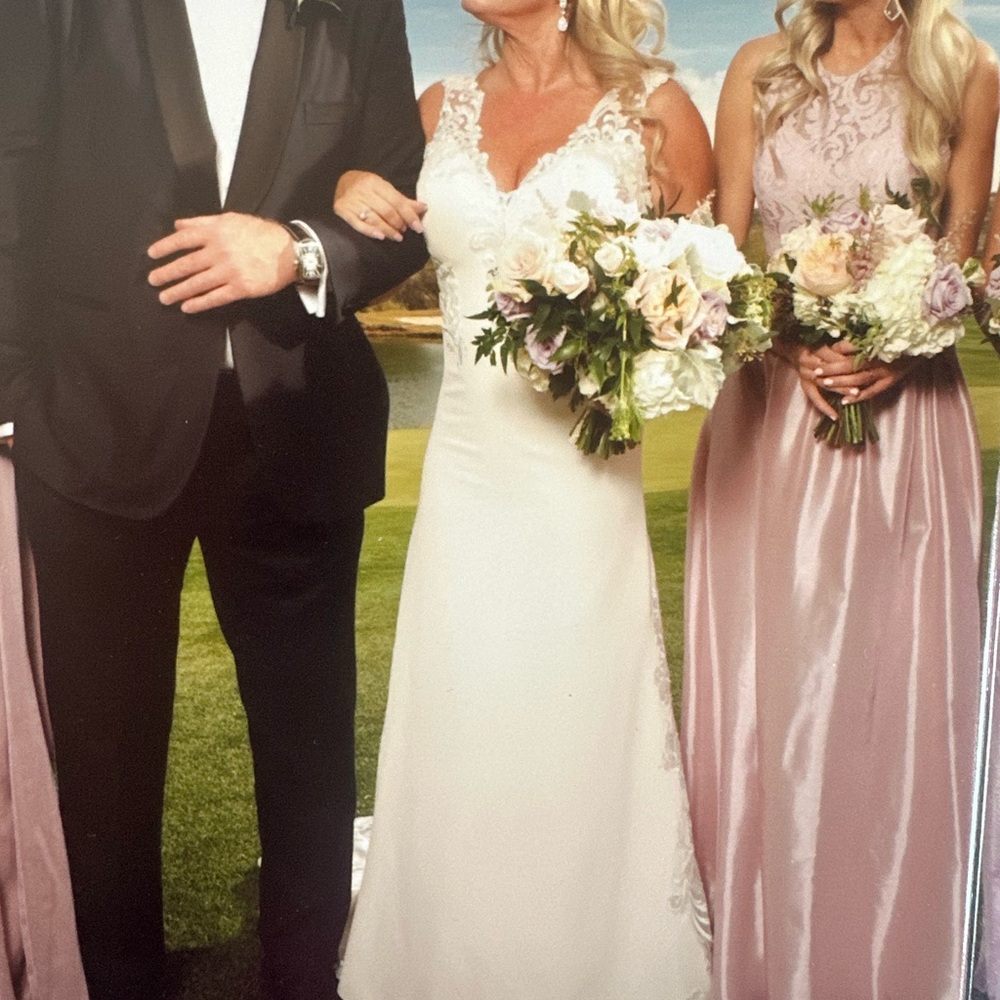 Maggie Sottero Ivory Lace Wedding Dress - Picture 3 of 3